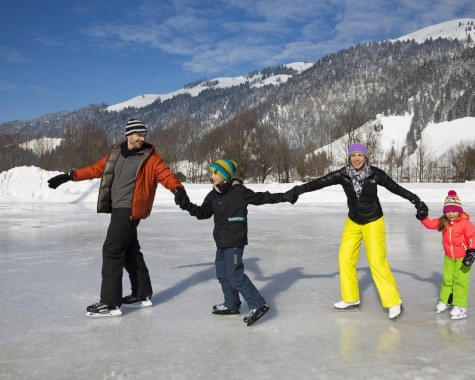 Eislaufen-und-Eisstockschiessen