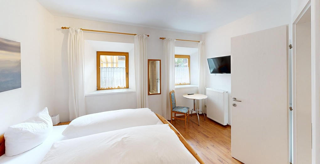 landgasthausdorfstadlbedroom_8.jpg